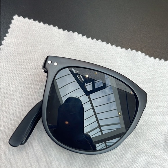 Foldable Sunglasses - Picture 2 of 2